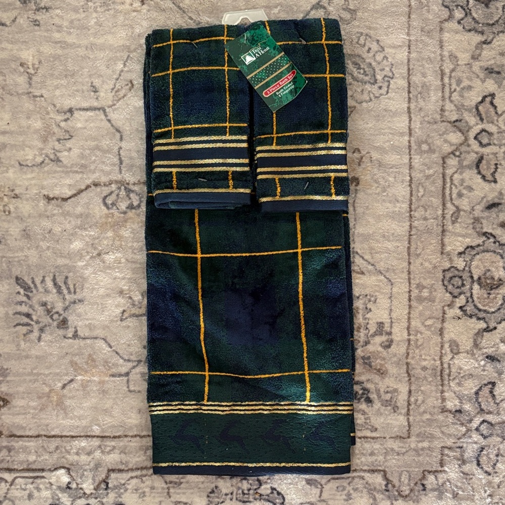 Reindeer Christmas Green and Gold Plaid Towel Set